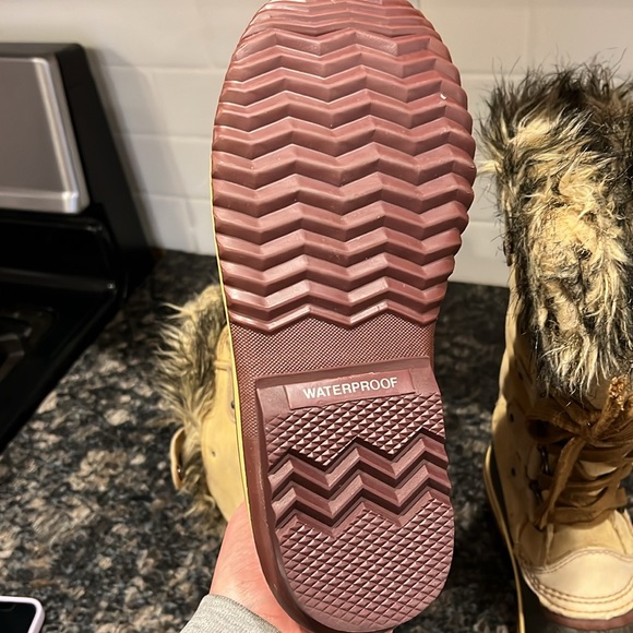 sorel boots - Picture 8 of 8